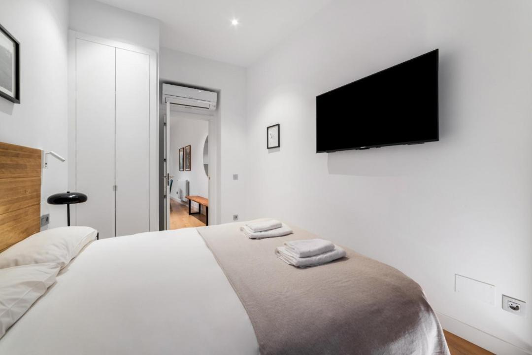 2 Bedrooms 1 Bathroom Furnished - Centro - Equipped & Stylish - Minty Stay Madrid Bagian luar foto
