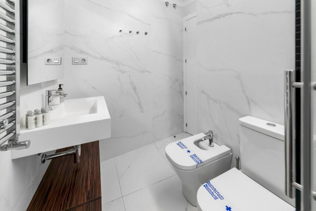 2 Bedrooms 1 Bathroom Furnished - Centro - Equipped & Stylish - Minty Stay Madrid Bagian luar foto