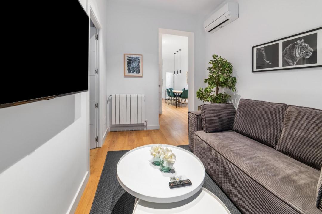 2 Bedrooms 1 Bathroom Furnished - Centro - Equipped & Stylish - Minty Stay Madrid Bagian luar foto